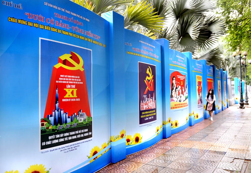 Tranh cổ động với chủ đề